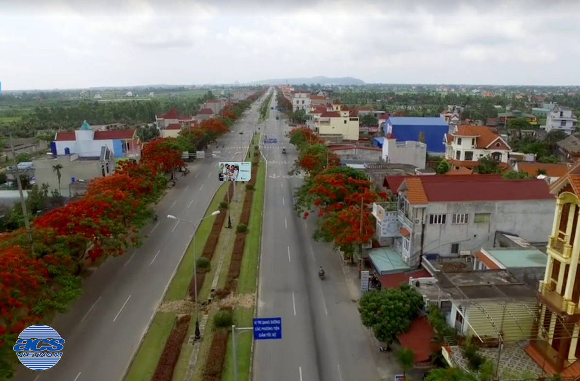 Quảng cáo pano tầm trung tại Đường hoa phượng dài nhất Việt Nam
